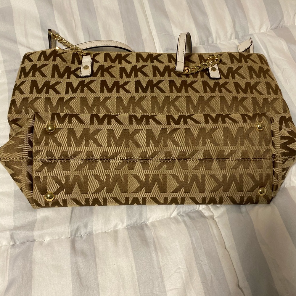 NWOT. Michael Kors Logo Logo Purse